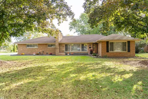 45094 Vanker, Utica, MI 48317