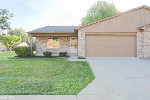 41580 Clinton Grv, Clinton Township, MI 48038