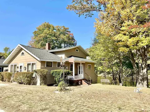 1705 River, Niagara, WI 54151