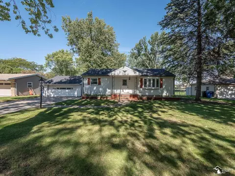60 Calvin, Monroe, MI 48162