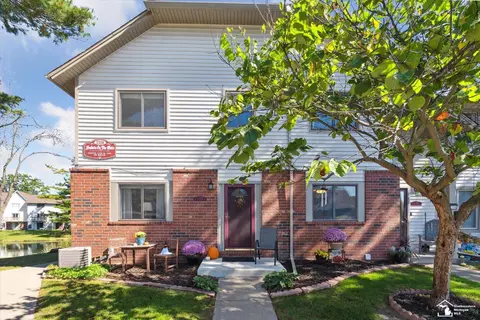 7220 Bluewater #135, Clarkston, MI 48348