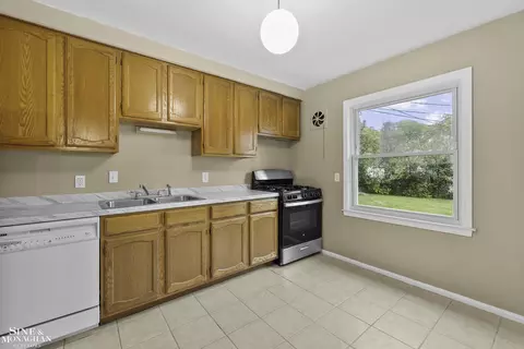 22445 Outer, Dearborn, MI 48124 photo 7