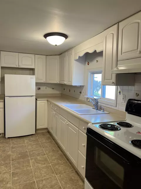 Kitchen - 314 W State, Clare, MI 48617 photo 2 of 2