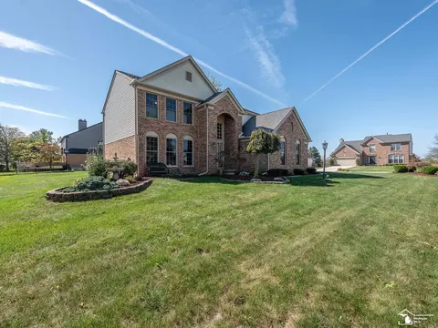 877 Kings Park, Monroe, MI 48161
