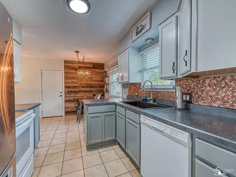 734 W Dean, Temperance, MI 48182 photo 8