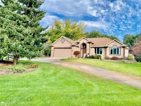 14053 Woodview, Fenton, MI 48430
