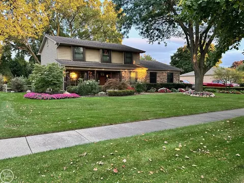 5092 Berwyck, Troy, MI 48085