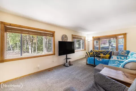Living - 6517 N Seymour, Flushing, MI 48433 photo 1 of 1