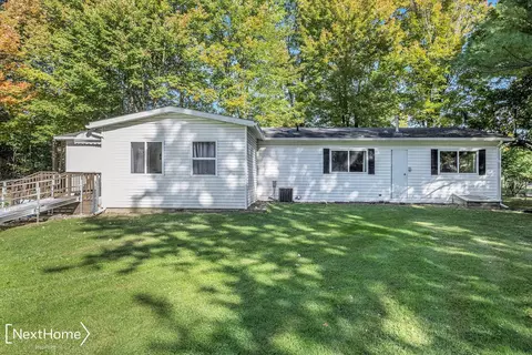 Exterior - 6517 N Seymour, Flushing, MI 48433 photo 3 of 7