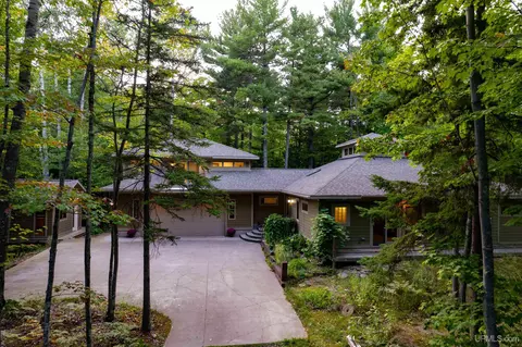 402 County Road 550, Marquette, MI 49855