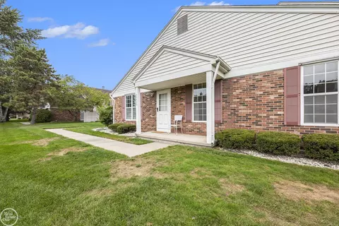 35535 Stillmeadow #33, Clinton Township, MI 48035