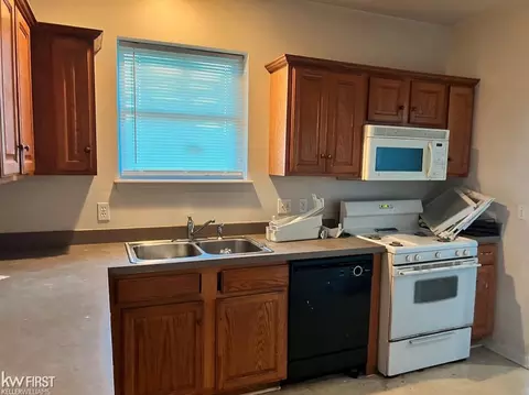 Kitchen - 1700 Delaware, Flint, MI 48506 photo 2 of 2
