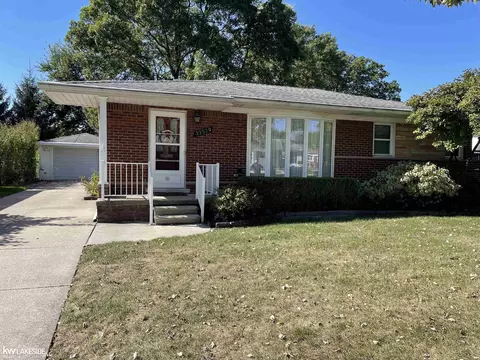 32329 Beacon, Fraser, MI 48026