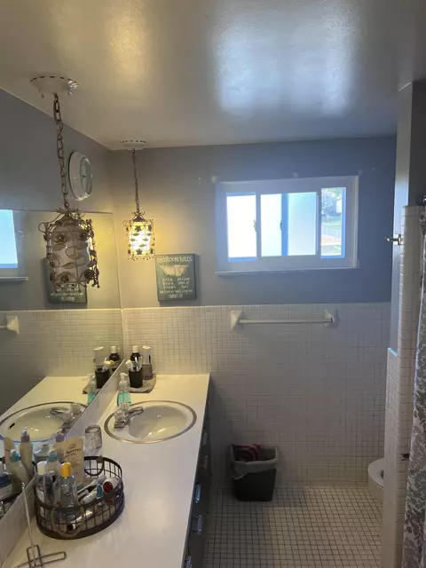 Bath - 1205 Eldorado, Flint, MI 48504 photo 2 of 2