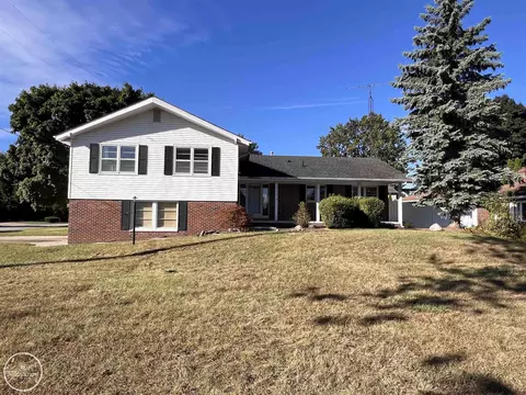 4275 Gratiot, Fort Gratiot, MI 48059