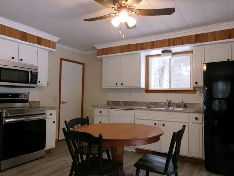Kitchen - 7571 Patsy Pl, Lake, MI 48632 photo 2 of 5