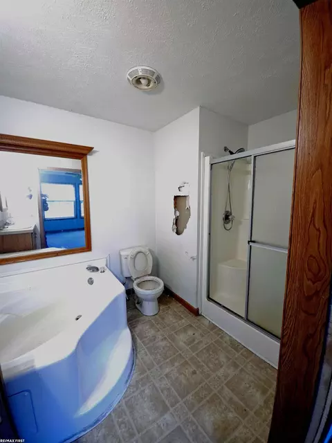 Bath - 1790 Maple, Kimball, MI 48074 photo 1 of 4