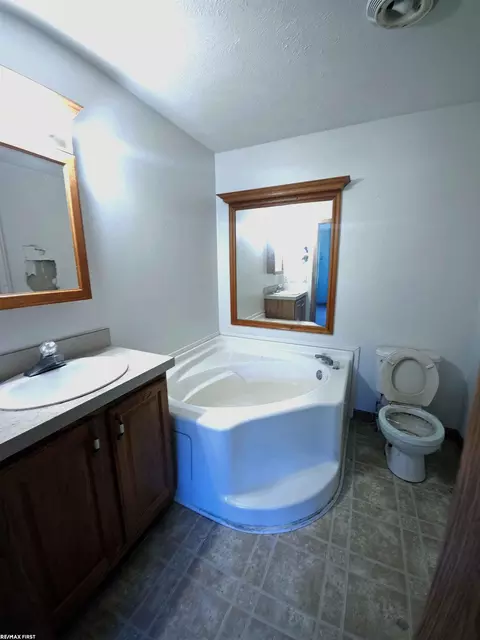 Bath - 1790 Maple, Kimball, MI 48074 photo 2 of 4