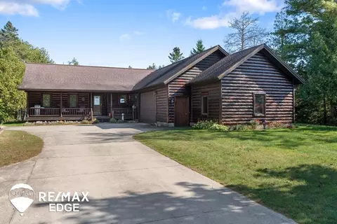 490 S Harbor Lgts, Manistique, MI 49854