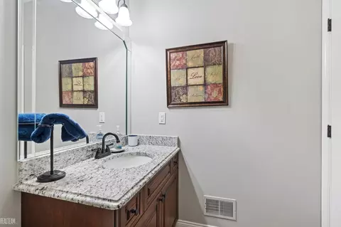 Bath - 18399 Aqua, Macomb, MI 48042 photo 4 of 4