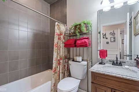 Bath - 18399 Aqua, Macomb, MI 48042 photo 3 of 4