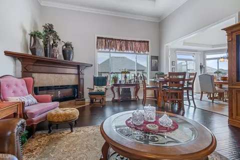Living - 18399 Aqua, Macomb, MI 48042 photo 3 of 3