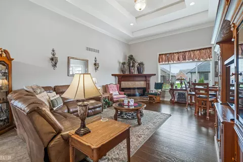 Living - 18399 Aqua, Macomb, MI 48042 photo 1 of 3