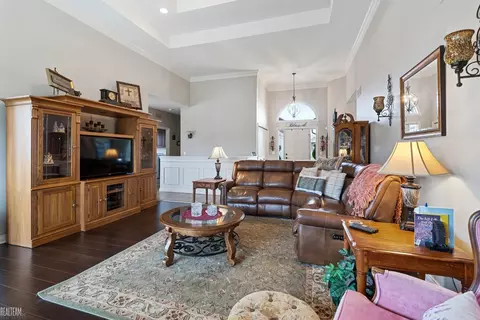 Living - 18399 Aqua, Macomb, MI 48042 photo 2 of 3