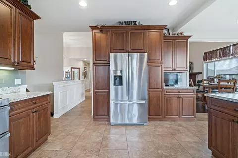 Kitchen - 18399 Aqua, Macomb, MI 48042 photo 4 of 4