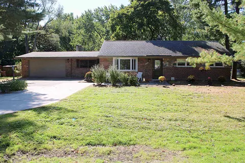 22090 Highview, Clinton Township, MI 48036