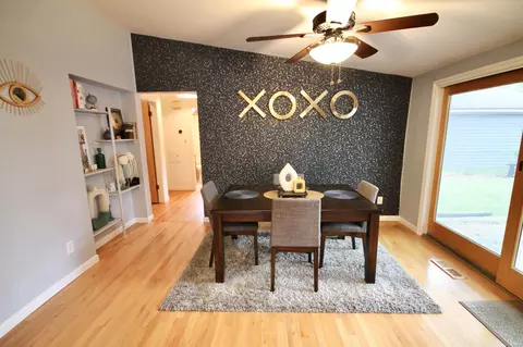 Dining - 224 Lyons, Troy, MI 48083 photo 2 of 5