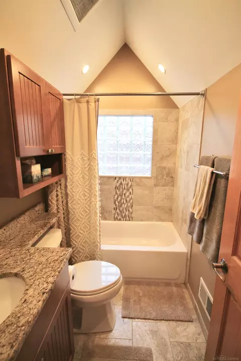 Bath - 224 Lyons, Troy, MI 48083 photo 1 of 5