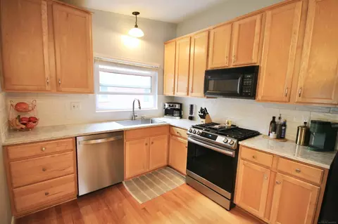 Kitchen - 224 Lyons, Troy, MI 48083 photo 3 of 5