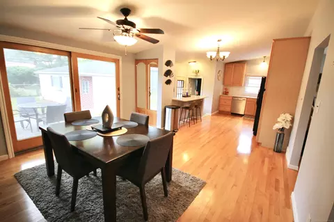 Dining - 224 Lyons, Troy, MI 48083 photo 5 of 5