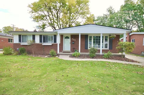 224 Lyons, Troy, MI 48083