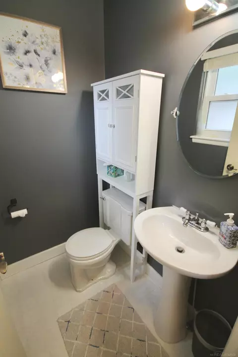Bath - 224 Lyons, Troy, MI 48083 photo 5 of 5
