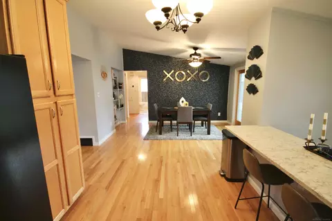 Dining - 224 Lyons, Troy, MI 48083 photo 1 of 5
