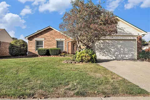 18359 Red Oaks, Macomb, MI 48044
