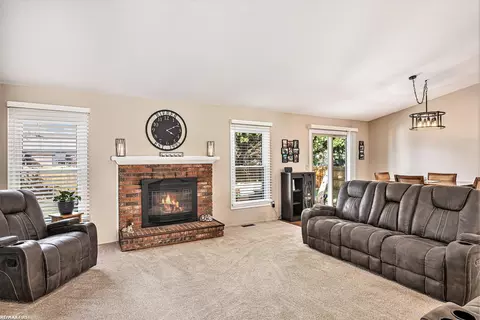 18359 Red Oaks, Macomb, MI 48044 photo 2