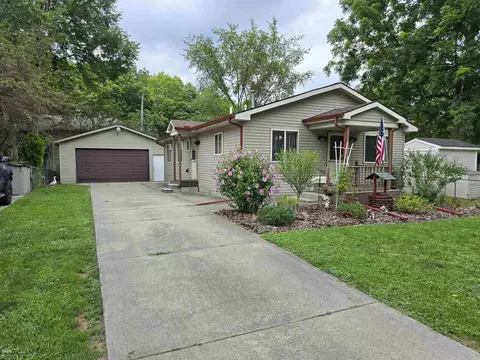 10 Woolworth, Mount Clemens, MI 48043