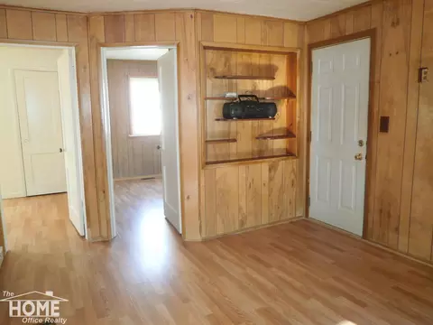 832 Division, Owosso, MI 48867 photo 5