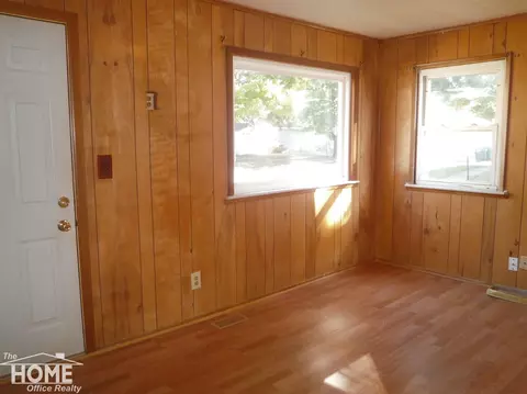 832 Division, Owosso, MI 48867 photo 4
