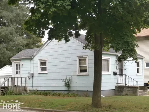 832 Division, Owosso, MI 48867 photo 2