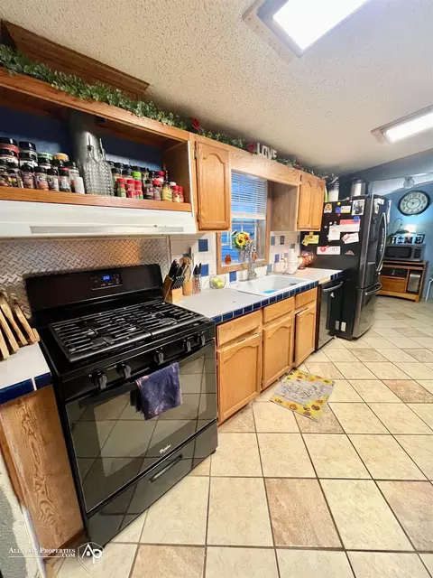 Kitchen - 5440 E Coldwater, Flint, MI 48506 photo 2 of 4