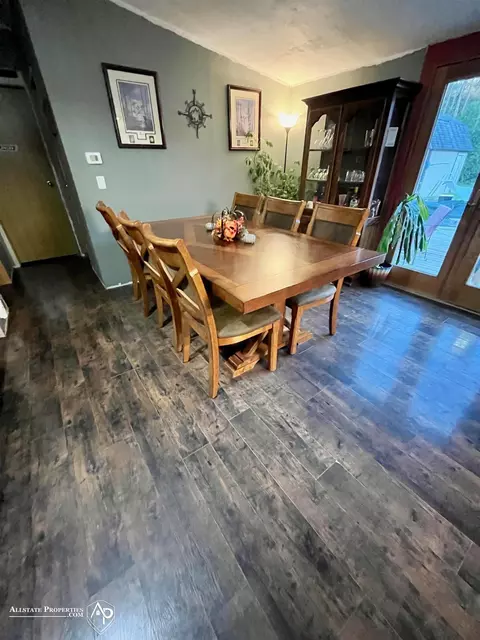 Dining - 5440 E Coldwater, Flint, MI 48506 photo 1 of 1
