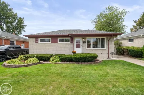 25355 Arlington, Roseville, MI 48066