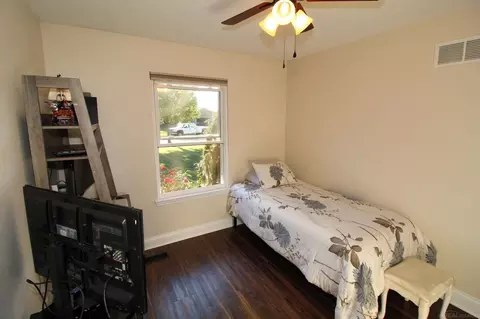 Bedroom - 52014 Beech, Chesterfield, MI 48047 photo 6 of 8