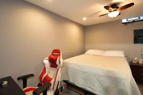Bedroom - 52014 Beech, Chesterfield, MI 48047 photo 7 of 8