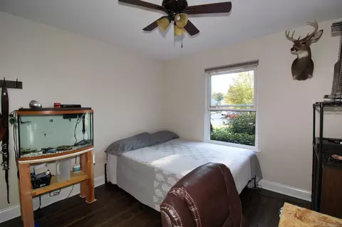 Bedroom - 52014 Beech, Chesterfield, MI 48047 photo 4 of 8