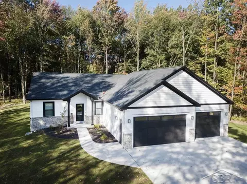 3695 E Douglas, Midland, MI 48642